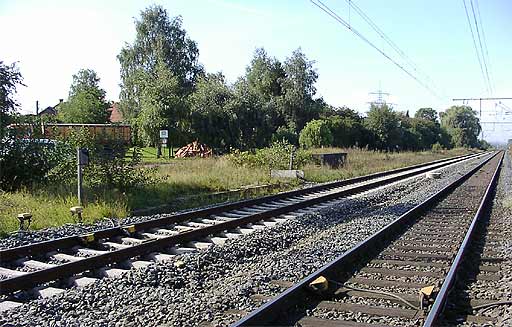 Alter Bahnsteig in Ostnnerlinde am 19.09.2001