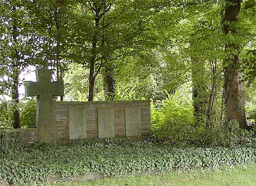 Kriegerdenkmal in Katrop am 19.09.2001