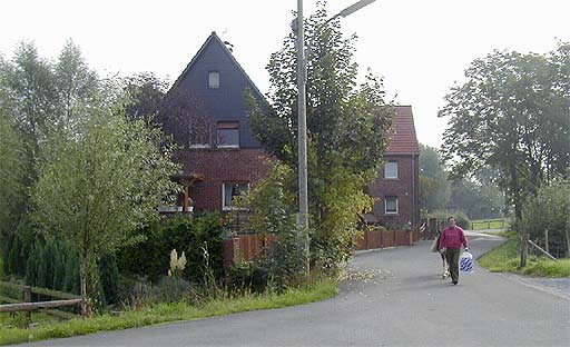 Dorfstraße in Lühringsen am 26.08.2001